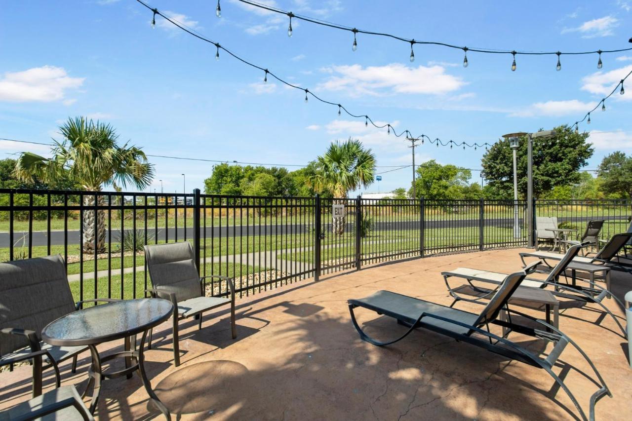 Holiday Inn Hotel & Suites Waco Northwest By Ihg Bellmead Екстериор снимка