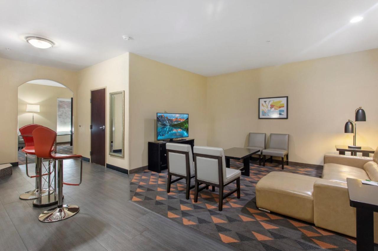 Holiday Inn Hotel & Suites Waco Northwest By Ihg Bellmead Екстериор снимка