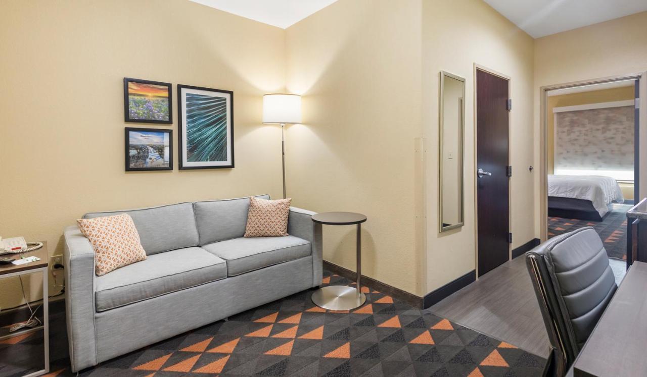 Holiday Inn Hotel & Suites Waco Northwest By Ihg Bellmead Екстериор снимка